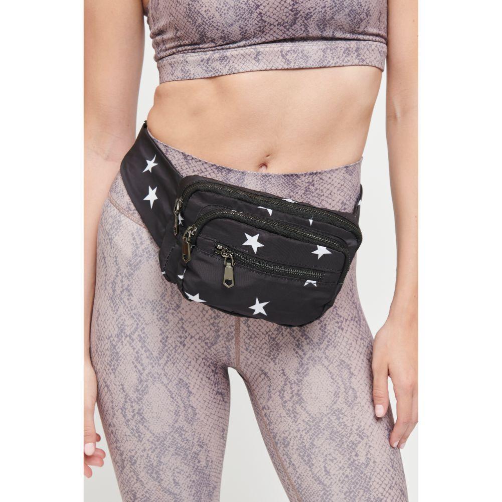 Hip Hugger Belt Bag - Black Star
Show your hips some love! Whether you're going to the Saturday morning farmers market or to the Friday night concert in the park, embrace your curves while keeping all of your necessities close by. The Hip Hugger is the perfect place to store your phone, lipstick, keys and cash. Wherever you go, your hips are sure to draw attention with this hands-free fashion piece. Bag Type: Belt Bag Composition: Performance water repellent Nylon Closure: Zipper Exterior Details: Front zip