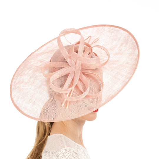 Pinker Sinamay-Fascinator-Haarreif mit Schlaufendetail