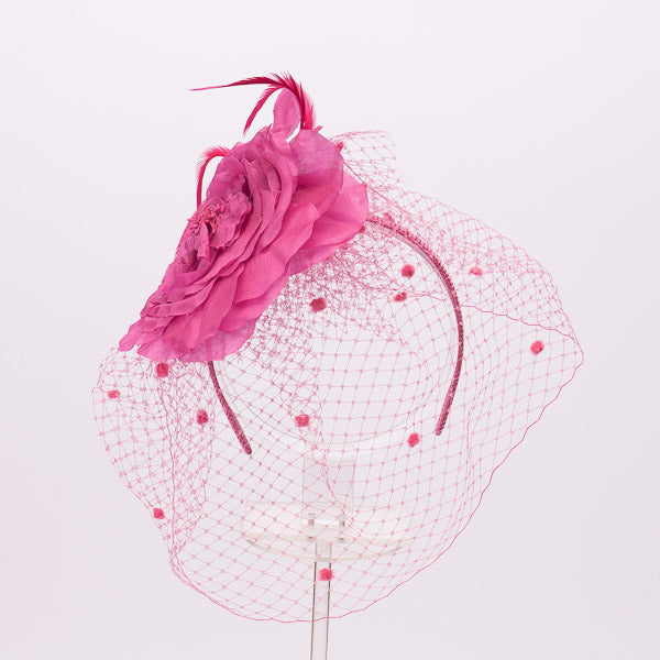 Gelber Seidenblumen-Schleier-Fascinator-Kamm