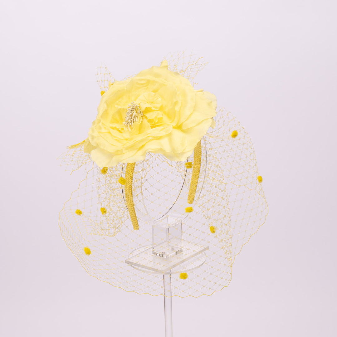 Gelber Seidenblumen-Schleier-Fascinator-Kamm