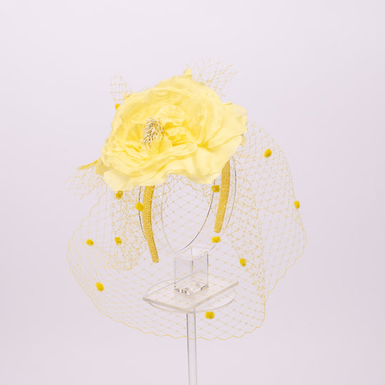 Gelber Seidenblumen-Schleier-Fascinator-Kamm