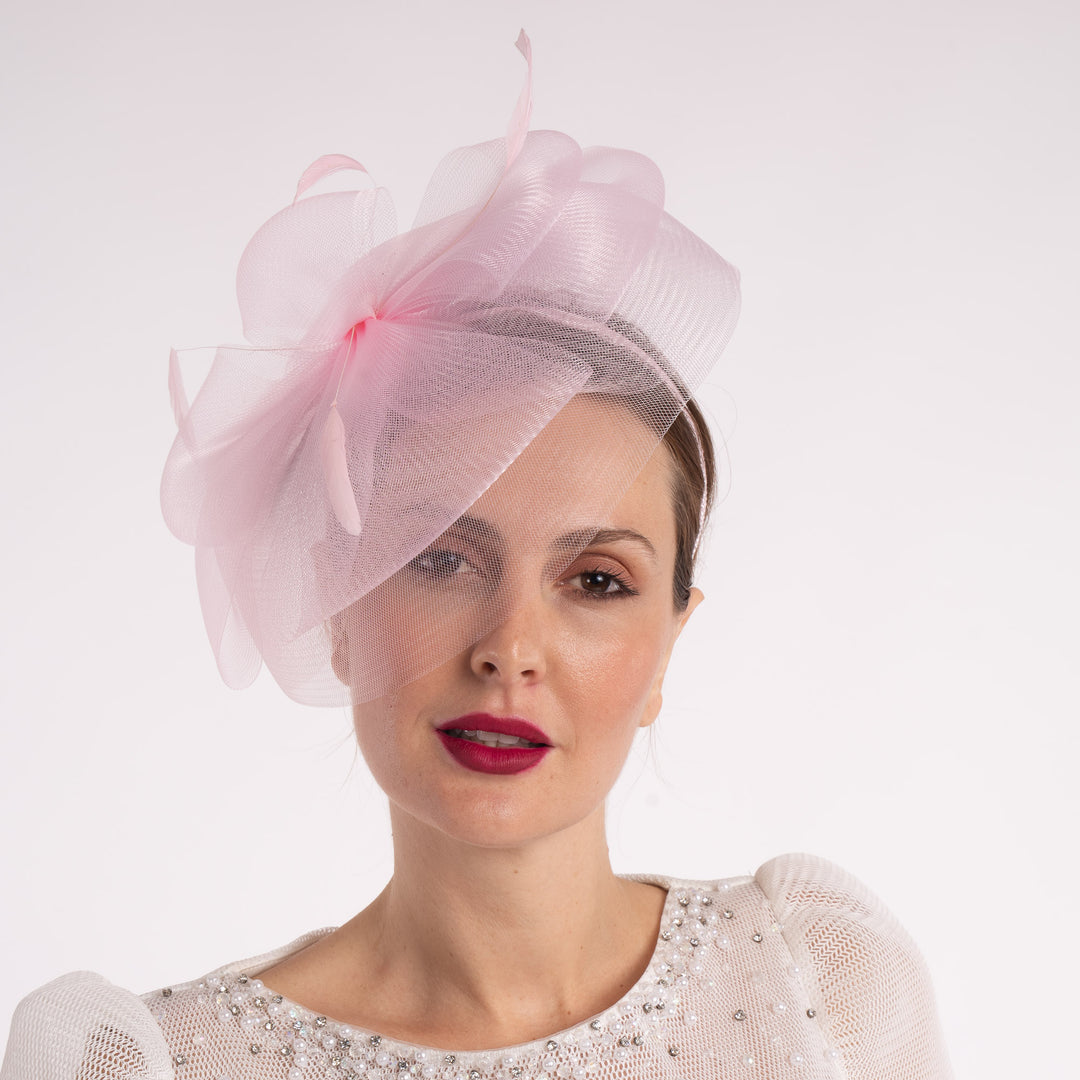 Haarreif mit Crinoline-Blume und Federbesatz: Schwarz