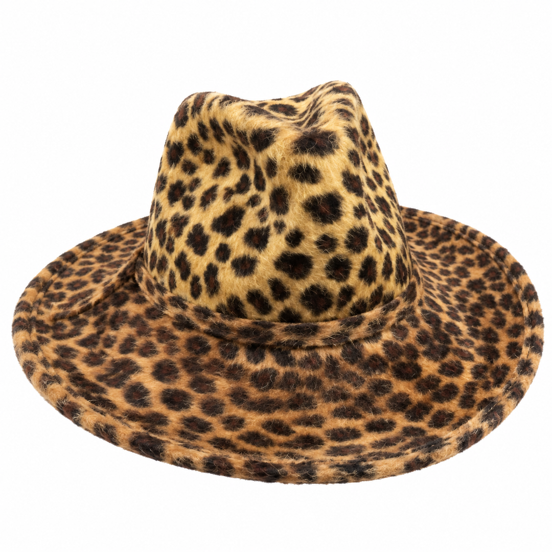 Sombrero con estampado de leopardo y ala media vuelta con ribete de plumas
