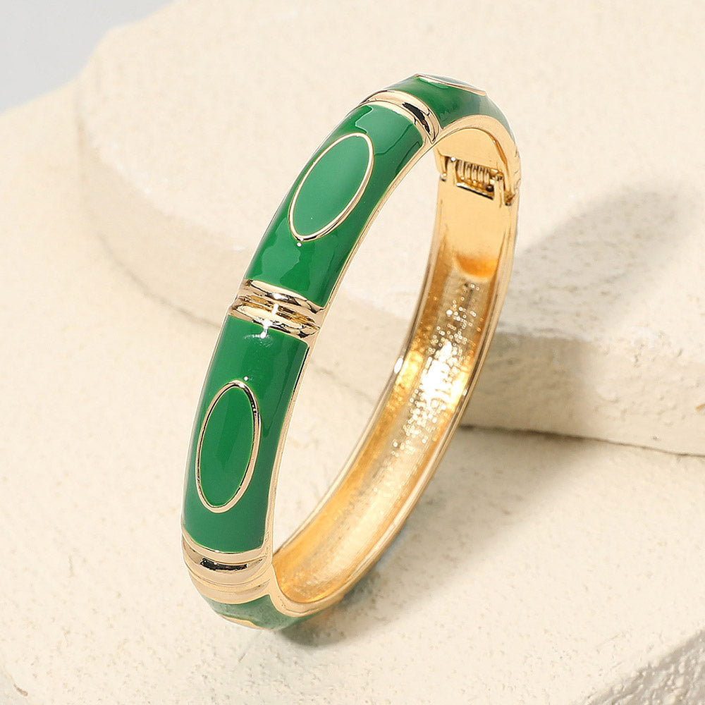Grünes und goldenes ovales Armreif-Armband mit Scharnier