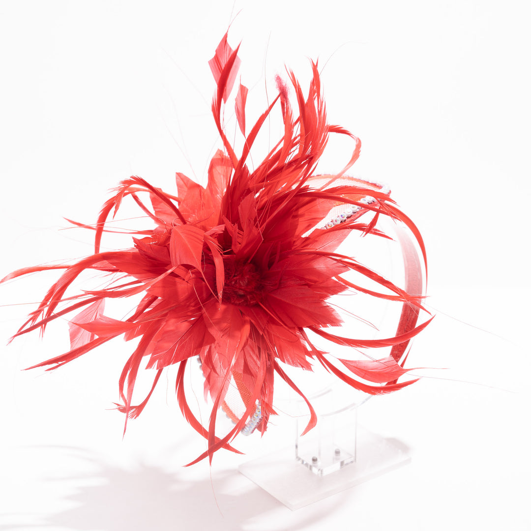 Gelbes Feder-Blumen-Fascinator-Stirnband mit Krinoline-Detail