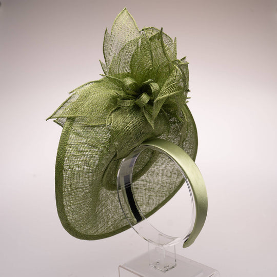 Sinamay Blumen-Fascinator mit Ober- und Unterteil: Limette