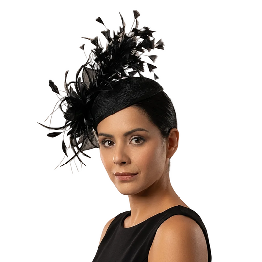 Tocado de plumas Midnight Bloom - Tocado de alta costura esculpido negro con velo