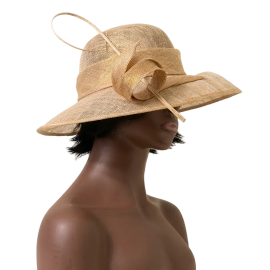Mannequin head wearing a large beige straw hat with a decorative bow on a plain background
