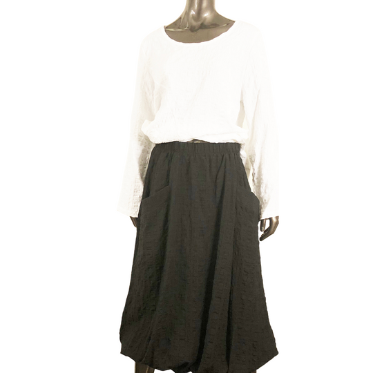 Bubble Hem Midi Skirt - Pebble
Stylishly cozy, this skirt is made in a warm and easy to care for cotton-blend. It pulls on with an elastic waistband and falls to ankle length with an elasticized hemline for a bubbled effect. And let’s not forget the front roomy pockets. This skirt is a modern classic that will never go out of style. Looks great with Pebble tank or tunic sold separately. 58% cotton, 17% polyester, 25% rayon Length app. 37” Machine wash cold or handwash
Bubble Hem Midi Skirt - Pebble
Stylishl