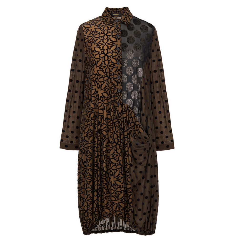 Sateen Mixed Print Shirt Dress
A classic Alembika silhouette, this style has a half button front body, with classic collar. Draped pocket at front side. Stand out in crinkle sateen in mixed prints of leopard and diamond. Long sleeves. Printed crinkle satin 100% Polyester Wash cold water, Hang to dry Made in Israel Style # AD410
Sateen Mixed Print Shirt Dress
This style has a half button front body, with classic collar. Draped pocket at front side. Stand out in crinkle sateen in mixed prints of leopard and d