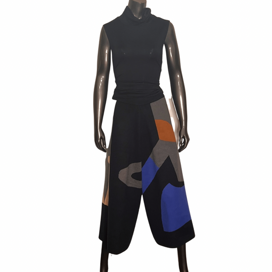 Knit Color Block Culottes - Black
This fabulous culotte trousers in bold colored knit is a great item to add to your wardrobe. The color blocking is front and back and colors are black, royal blue, charcoal grey and rust. One size fits (6 - 8 - 10) Waist (26" - 38") Hip up to 48" Out-seam 33" In-seam 23" Wide invisible 1 3/4" elastic waistband Fabric & Care: Hand wash, dry clean or gentle machine wash cold water do not bleach, do not iron 90% cotton, 7% polyester, 3% spandex
Knit Color Block Culottes - Blac