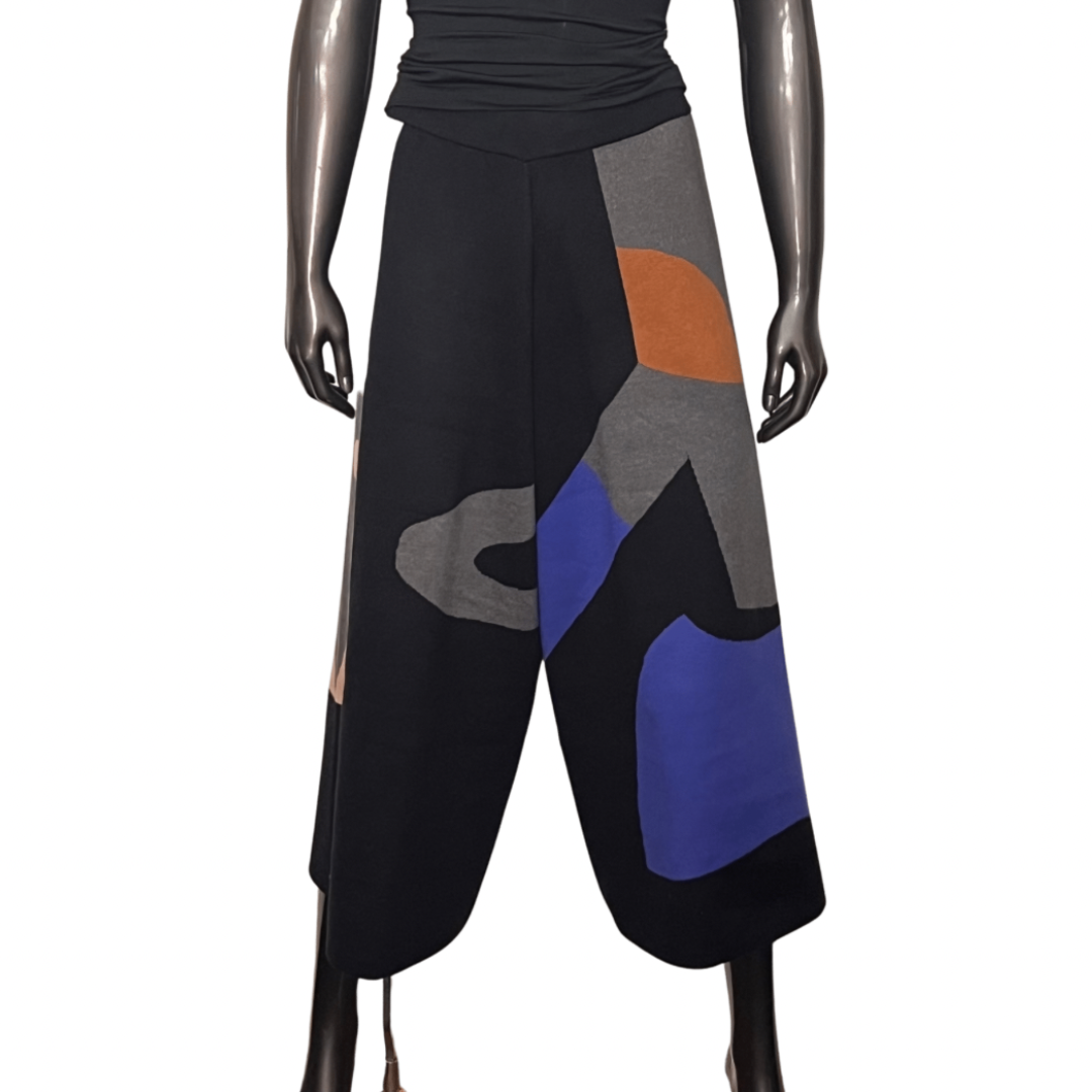 Knit Color Block Culottes - Black
This fabulous culotte trousers in bold colored knit is a great item to add to your wardrobe. The color blocking is front and back and colors are black, royal blue, charcoal grey and rust. One size fits (6 - 8 - 10) Waist (26" - 38") Hip up to 48" Out-seam 33" In-seam 23" Wide invisible 1 3/4" elastic waistband Fabric & Care: Hand wash, dry clean or gentle machine wash cold water do not bleach, do not iron 90% cotton, 7% polyester, 3% spandex
Knit Color Block Culottes - Blac