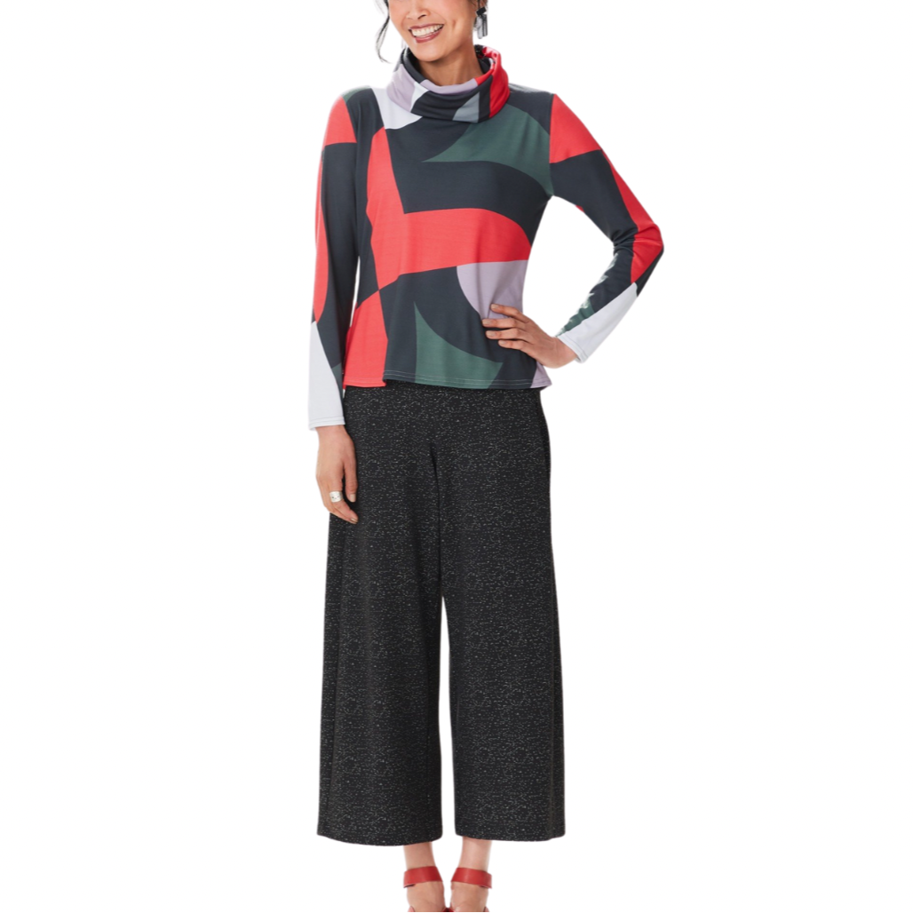 Andrea Geer Fitted Tee - Dynamic
A dynamic print digitally rendered from the designer's original artwork energizes this jersey tee—a fresh and free-spirited update to a wardrobe staple. Classic fit tee in a shaped silhouette with waist definition. Very very flattering and the print will make the room take notice. Details Classic fit (not too fit, not too loose) Shaped silhouette Solid banded neckline Long sleeves Hip length Model is 5'10'' and wearing size XS Artist-made in the U.S.A. Fabric & Care 95% poly