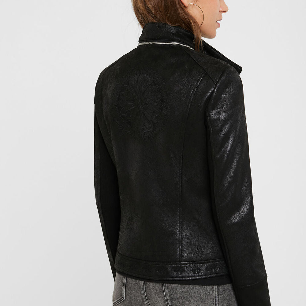 Slim Biker Jacket w/ Embroidery - Black
Slim Biker Jacket w/ Embroidery - Black Applied harmoniously, the embroideries of paisley tears provide a touch of subtle elegance to the back, the waist and the V-neck with lapels of this slim biker type jacket with crossed zip fastener. Its leather effect fabric shows a worn effect which is pure attitude. V-neck crossed with lapels Zip fastener Two pockets with zipper Multicolour floral print on inner lining Embroidery of matching mandalas High collar removable with