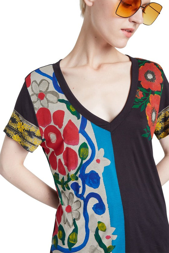 Montana Slim Fine Knit Long Sleeve Jumper Top
The slim silhouette of short sleeves with V-neck pronounced is infallible when slenderizing your looks. And that's precisely what this short sleeve T-shirt in eco-friendly fabric is like, with a boho floral print in arty inspiration with yellow floral friezes on sleeves and waist. Pronounced V-neck Arty floral print Yellow floral friezes in sleeves and waist. Slim fit Short sleeve Eco-friendly garment Contents 100% Viscose Do not bleach or dry clean Low iron
Mon