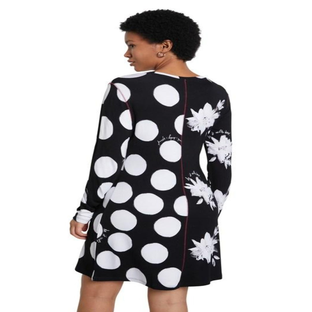 Slim Double Print Polka Dot Dress - Mixras
50% dots, 50% flowers, 100% Desigual. That's this cotton dress with double print of flowers and dots, fitted to the body, short above the knee, round neck and long sleeve. Round neck Double print: dots and flowers on black background With written words and phrases Slim fit Short Long sleeve Fabric: 4% elastane, 96% viscose Machine wash cold inside out, do not bleach or dry clean Low iron, do not tumble dry
Slim Double Print Polka Dot Dress - Mixras
50% dots, 50% fl