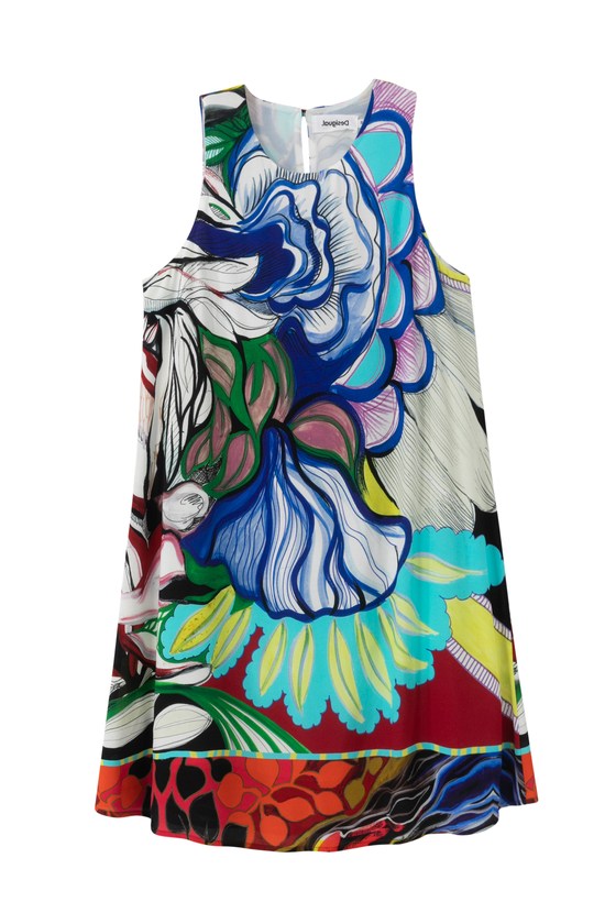 Short Loose Fitting Tank Dress - Orleans
The viscose fabrication of this short dress with loose pattern, sleeveless and round neck, makes this dress a garment that is comfortable and light to wear. Its arty floral print has force and character. Closed round neck Button fastened on back Floral print intense colours Hem with strip printed in contrast with the rest of the garment Loose fit Knee-length Sleeveless Inner fabric composition: 100% polyester Outer fabric composition: 100% viscose Care: Machine wash