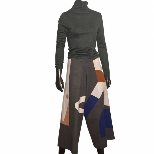 Knit Color Block Culottes - Grey
This fabulous culotte trousers in bold colored knit is a great item to add to your wardrobe. The color blocking is front and back and colors are black, royal blue, charcoal grey and rust. One size fits (6 - 8 - 10) Waist (26" - 38") Hip up to 48" Out-seam 33" In-seam 23" Wide invisible 1 3/4" elastic waistband Fabric & Care: Hand wash, dry clean or gentle machine wash cold water do not bleach, do not iron 90% cotton, 7% polyester, 3% spandex
Knit Color Block Culottes - Grey
