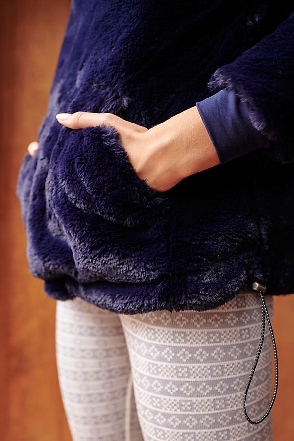 Off The Record Free People Hoodie - Blue
Super soft and ultra-fuzzy faux fur pullover featuring a half-zip closure. Kangaroo pocket Solid cotton cuffs Drawstring waist Lined FP Movement A destination for the life well-lived, Free People Movement offers performance-ready activewear, practice-perfect styles and beyond-the-gym staples. We believe in the power of community, in supporting and lifting each other up and always #movingtogether. Care/Import Machine Wash Cold Import Measurements for size small Bust: