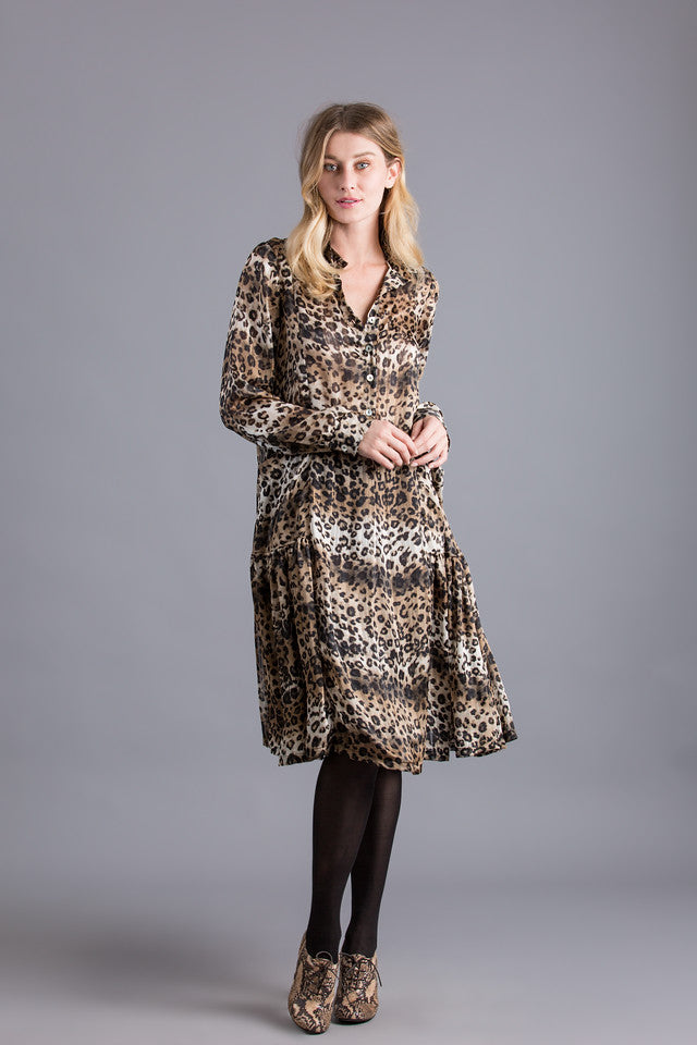 Leopard Print Semi Ruffled Midi Dress
Comfy dress can be worn with or without leggings and really cute booties.
Leopard Print Semi Ruffled Midi Dress
Comfy dress can be worn with or without leggings and really cute booties.
ED602-1

$179.99
$179.99
$179.99
alembika size chart, dress, leopard dress, leopard print, tunic
Dress
Alembika



Size: 2


Le' Diva Boutique Store