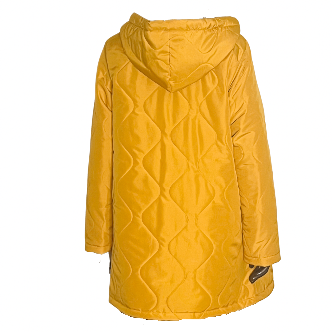 Bella Soft Quilted Mycra Pac Jacket - Gold
Mycra Pac Bella Jacket This soft quilted zip-up jacket features a semi-fitted silhouette, patch pockets, concealed zipper and hooded collar. It's lined in a funky geometrical print that makes this jacket even more unforgettable. Features: Mycra Pac Jacket 100% polyester machine wash, rinse in cold water do not bleach or use fabric softeners made in USA medium measures 44" bust, 32" length style # 42302 S (41" Bust, 40" Waist, 42" Hip, 33" Length)M (43" Bust, 42" Wa