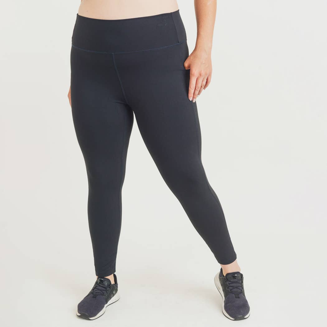 PLUS Laser-Cut Highwaist Leggings - Black
Made of solid-colored, four-way stretch fabric, this pair of leggings are a must have to brighten up your wardrobe.: They are considered a lighter, more flattering legging without unnecessary bulging. The fold-over waistband is stitch-free for a more comfortable fit. Details: laser-cut edges and a hybrid of non-sewn panels for the pockets. 75% polyester, 25% spandex. Laser-cut and bonded. Tummy control. Moisture-wicking. Four-way stretch. Made in Vietnam
PLUS Laser-