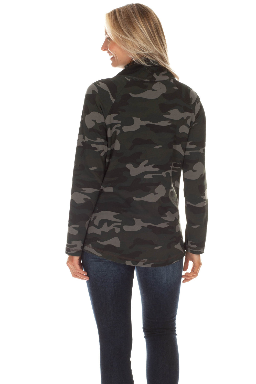 Lexington Long Sleeve Sweatshirt
The Lexington Sweatshirt is one of our best-sellers this season! The interlock-modal fabric gives a comfortable texture you can't beat! Wear the Lexington Sweatshirt while binge watching Netflix, or while going to a Haunted House this fall! Camo Gold zipper detailing Relaxed fit Size small measures 23 3/4" from highest shoulder point Model is 5'10" and is wearing a S 66% Modal, 29% Nylon, 5% Spandex Machine wash on cold, hang to dry Made in Peru
Lexington Long Sleeve Sweatsh