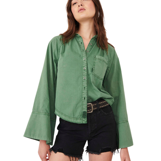 Milano Top - Button Front Shirt - Backwater
An effortless essential, this button-front top from our We The Free collection is featured in a utility-inspired design with wide sleeve detailing for added shape. Bust patch pocket Rounded bottom hem Pleating at back for shape 100% cotton We The Free Heritage-inspired and lived-in staples. We The Free is an in-house label. Care/Import Machine Wash Cold Import Measurements for size small Bust: 41 in Length: 23.5 in Sleeve Length: 28.5 in
Milano Top - Button Front