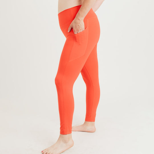 PLUS Laser-Cut Highwaist Leggings - Orange
Made of solid-colored, four-way stretch fabric, this pair of leggings are a must have to brighten up your wardrobe.: They are considered a lighter, more flattering legging without unnecessary bulging. The fold-over waistband is stitch-free for a more comfortable fit. Details: laser-cut edges and a hybrid of non-sewn panels for the pockets. 75% polyester, 25% spandex. Laser-cut and bonded. Tummy control. Moisture-wicking. Four-way stretch. Made in Vietnam
PLUS Laser