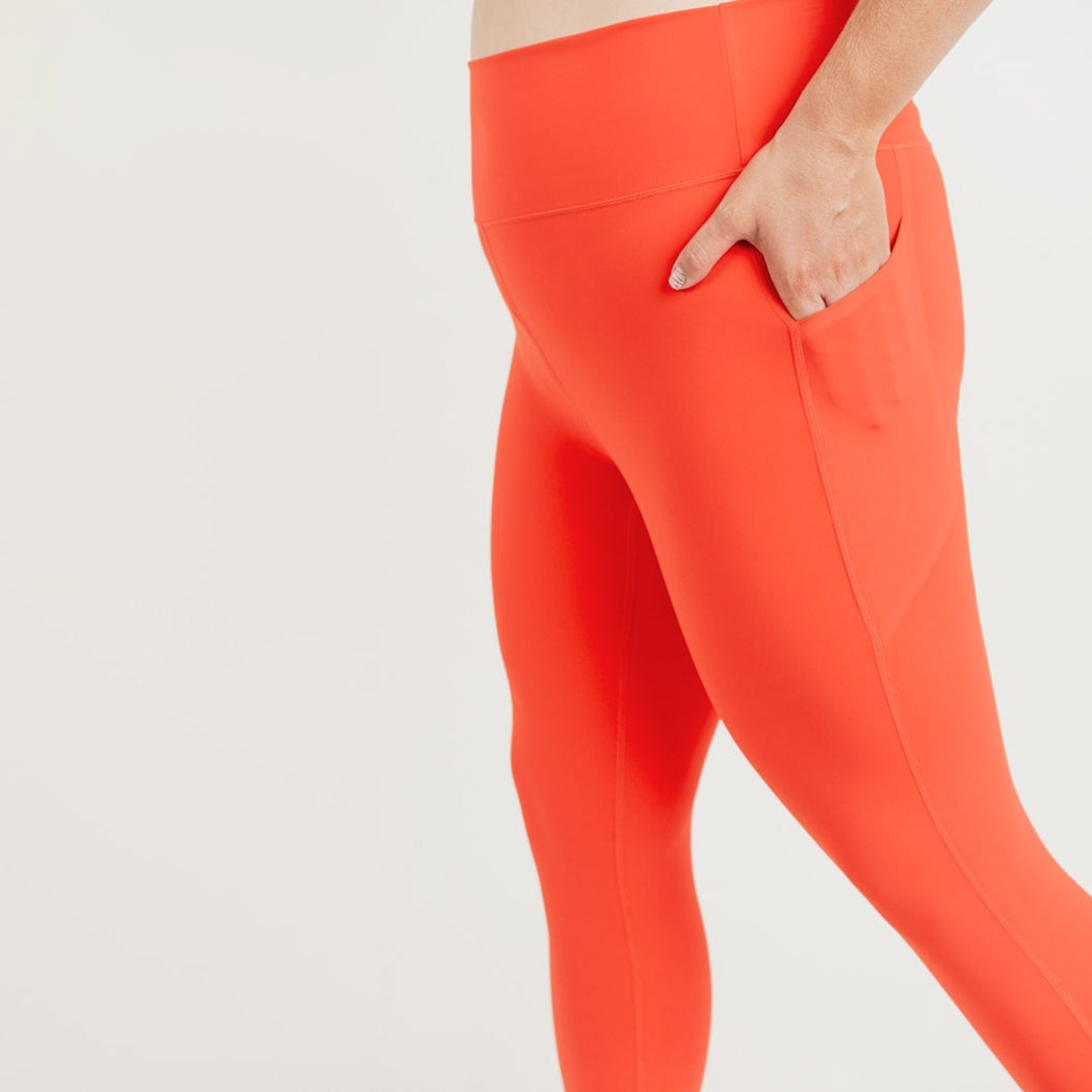 PLUS Laser-Cut Highwaist Leggings - Orange
Made of solid-colored, four-way stretch fabric, this pair of leggings are a must have to brighten up your wardrobe.: They are considered a lighter, more flattering legging without unnecessary bulging. The fold-over waistband is stitch-free for a more comfortable fit. Details: laser-cut edges and a hybrid of non-sewn panels for the pockets. 75% polyester, 25% spandex. Laser-cut and bonded. Tummy control. Moisture-wicking. Four-way stretch. Made in Vietnam
PLUS Laser