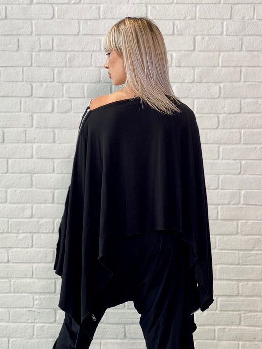 Zip Cape - Retro Roses Girls - One Size
This one size fits most hand designed cape top is cut from the brand’s signature miracle fabric and hand painted in a striking original motif, this cape is perfect for transitional weather. Layer it over a turtleneck top or draped over a dress, once the temperature drops, it will move beautifully with every step you take. About Me 85% Rayon, 15% Lycra “Miracle Fabric” 2 way stretch for a move-with-you-feel Hand Painted Original Design Designed for a relaxed fit Fabric