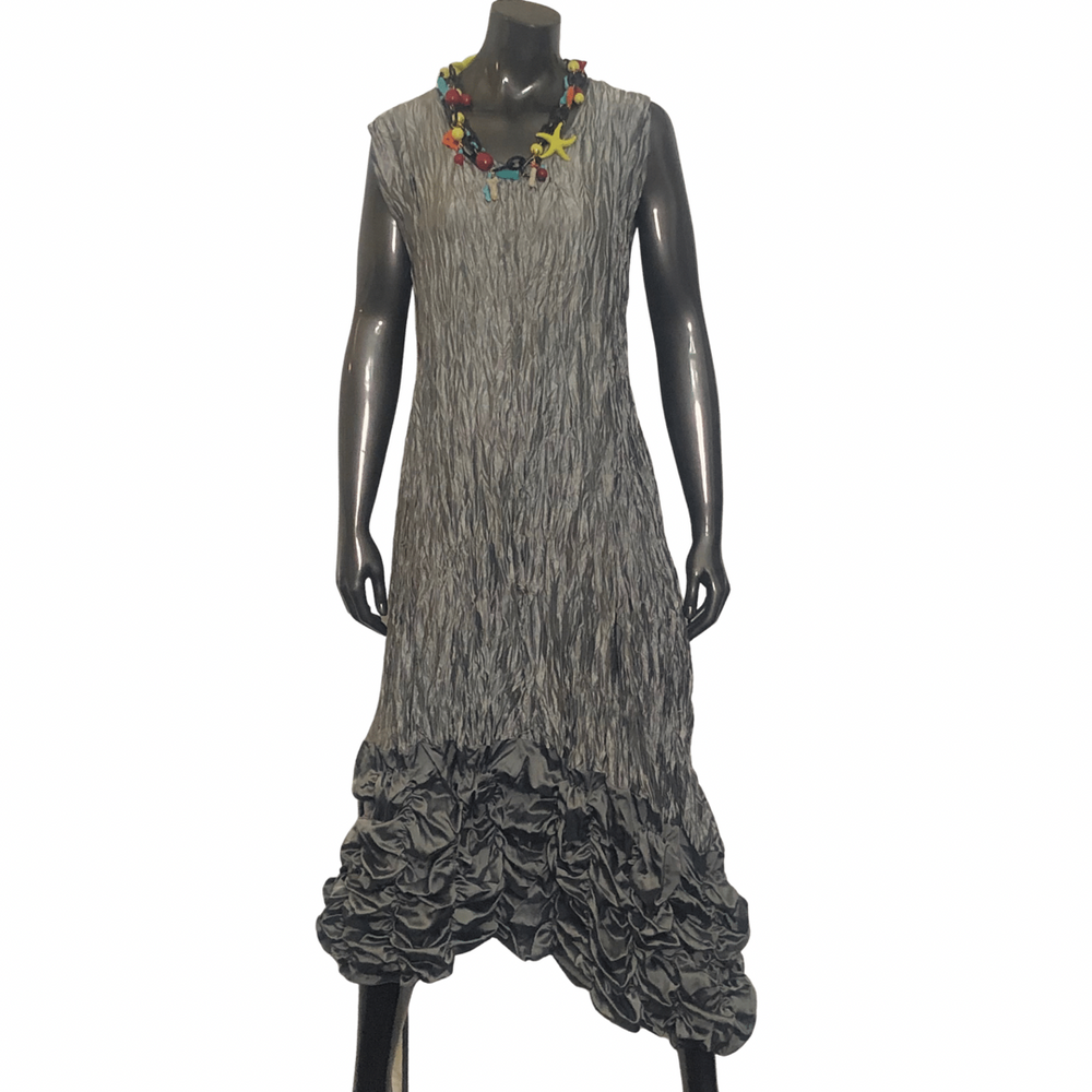 Spring Pompei Dress - Silver Silver
Hand-made from crushed dupioni silk and designed to look amazing on figures in all shapes and sizes. This is a dress that floats over the body, curving but not too close. Flattering over full hips, easy to wear. 