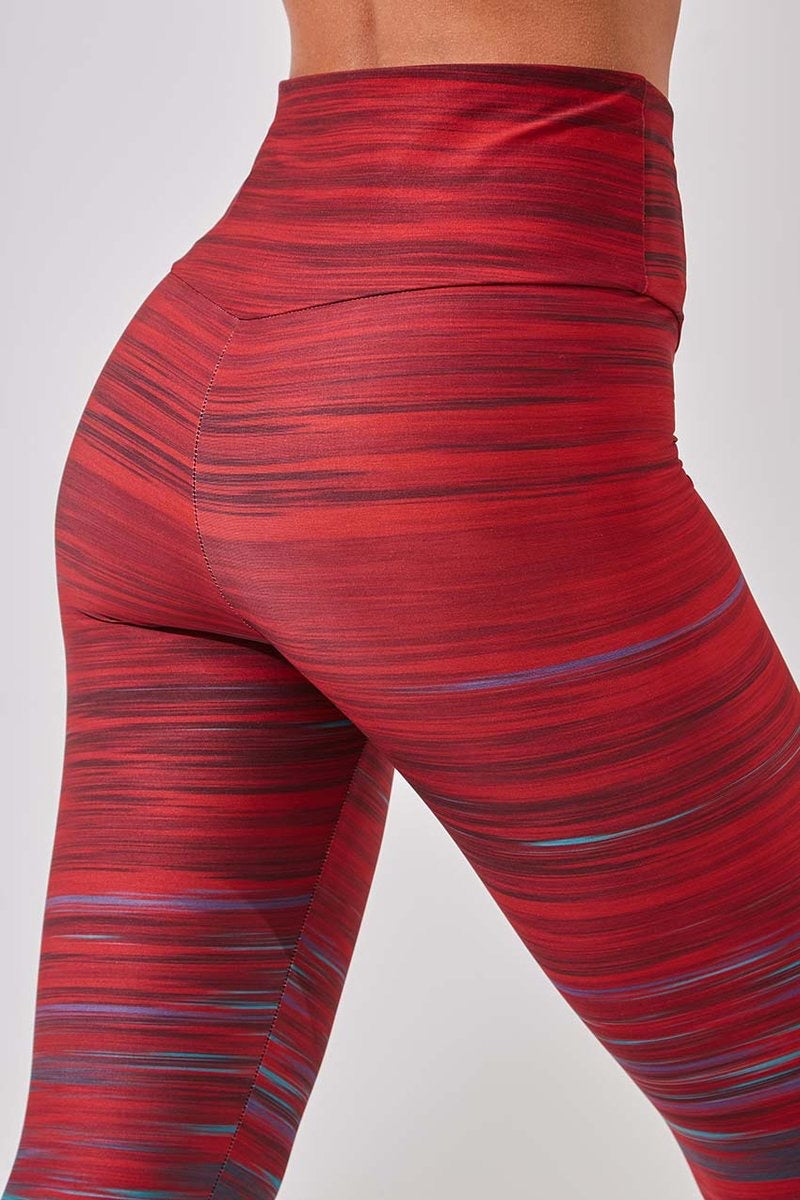 Strive High Waisted 7/8 Leggings
Featuring a limited-edition print, the Strive High Waisted 7/8 Printed Legging boasts high-performance fabric with excellent coverage, breathability and compression in all the right spots. For an ultra-cool ombre effect, the modern print creates visual texture with contrasting colors in an eye-catching linear pattern. Top features include a wide supportive waistband with a concealed pocket and clean-finished seams for 360-degree comfort and coverage. FEATURES Print Power Per