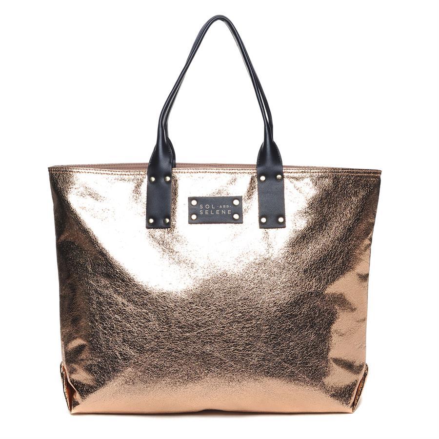 It Girl Reversible Tote - Rose Gold Metallic
This reversible tote features a shimmery metallic fabric on one side, and a smooth neutral nylon on the other. Ready to turn heads from your front doorstep to a far-flung corner of the globe, this split personality tote offers ample room for all your favorites. We've even included a detachable pouch to store whatever you need for your best ‘it' look. Beautiful tough. Powerful pretty. Life is about contradictions – so is the It Girl. Type: Tote Composition: Vegan