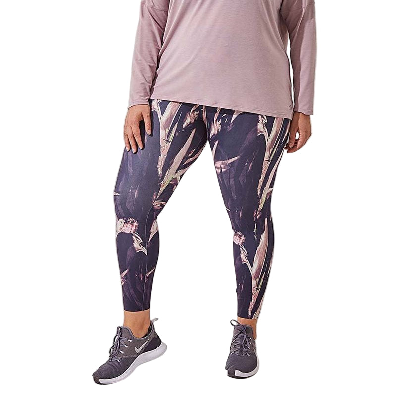 Strive Leggings - Abstract Brush
Made for movement, the Strive High Waisted Recycled Polyester 7/8 Legging features sustainable fabric in a variety of ultra-trendy prints, boasting excellent coverage, breathability and compression in all the right spots. Top features include a wide supportive waistband with a concealed pocket and clean-finished seams for 360-degree comfort and coverage Features Recycled Peached Interlock Jersey Offers excellent coverage, 4-way stretch & breathability Sustainable Style Fabri