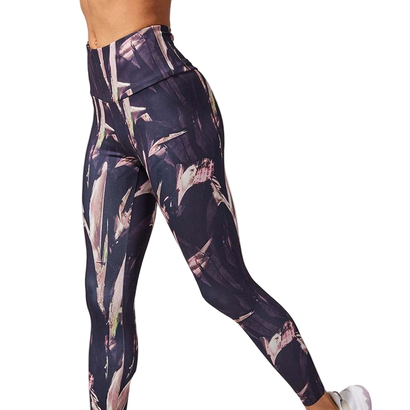 Strive 7/8 Leggings - Abstract Brush
Made for movement, the Strive High Waisted Recycled Polyester 7/8 Legging features sustainable fabric in a variety of ultra-trendy prints, boasting excellent coverage, breathability and compression in all the right spots. Top features include a wide supportive waistband with a concealed pocket and clean-finished seams for 360-degree comfort and coverage Features Recycled Peached Interlock Jersey Offers excellent coverage, 4-way stretch & breathability Sustainable Style F