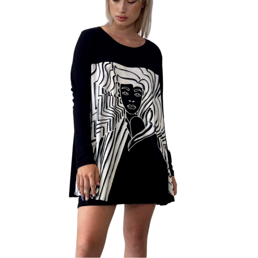 Flow Dress Retro Roses Girls - Flawless
When it comes to designing the perfect dress, you can rely on the designer duo to get it right every time. Hand painted in an original motif inspired by the unmissable POP Culture and rock ‘n’ roll, this one is loosely cut from the brand’s signature 2-way stretch miracle fabric for ultra comfort and ease of flow. The dress also consist of a black underlay, which gives you an extra layer. Channel the label's effortlessly cool spirit by styling yours with fabulous Fall