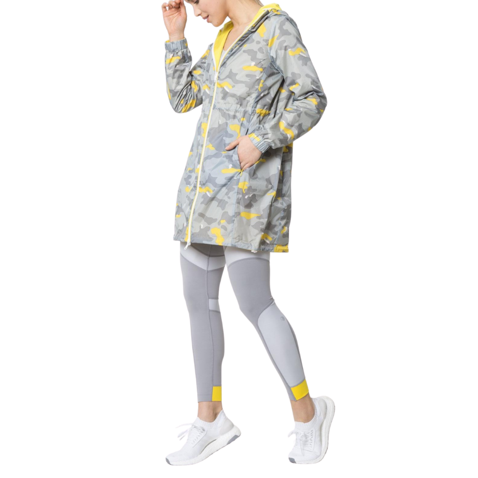 H20 Innovate Reversible Camo Jacket - Lemon
Offering both a colorful camo print and a classic solid shade, this 2-in-1 reversible anorak has it all! The solid color option includes exposed drawcords while the streamlined camo side offers a piping detail along the zipper in the reverse solid shade. A variety of customization options offer the perfect fit, making it easy to go from an A-line to hour glass shape in seconds. Both sides offer invisible zip pockets and a convenient 2-way zipper. When unexpected w