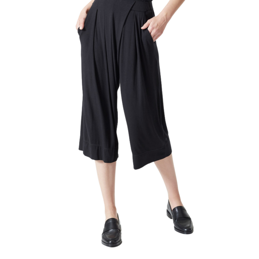 Pendant Wide Leg Crop
This one-of-a-kind, wide leg pant in a trendy cropped silhouette offers a roomy, relaxed fit for all day style. Hitting just below the knee, this day-to-night item gives you an effortlessly cool look in a super soft and drapey fabric with a fashionable pleated front that_s got you covered from nine-to-dine. Features Lightweight Jersey With a smooth hand feel stretch for all day comfort Versatile Design Easy to dress up or down depending on your day Pockets 2 front pockets 1 back zip po