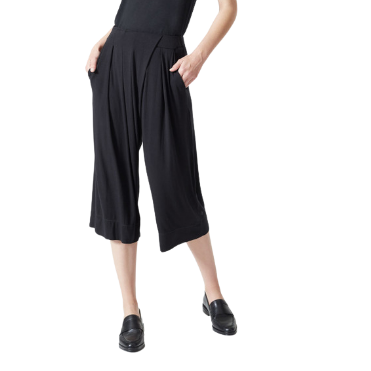Pendant Wide Leg Crop
This one-of-a-kind, wide leg pant in a trendy cropped silhouette offers a roomy, relaxed fit for all day style. Hitting just below the knee, this day-to-night item gives you an effortlessly cool look in a super soft and drapey fabric with a fashionable pleated front that_s got you covered from nine-to-dine. Features Lightweight Jersey With a smooth hand feel stretch for all day comfort Versatile Design Easy to dress up or down depending on your day Pockets 2 front pockets 1 back zip po