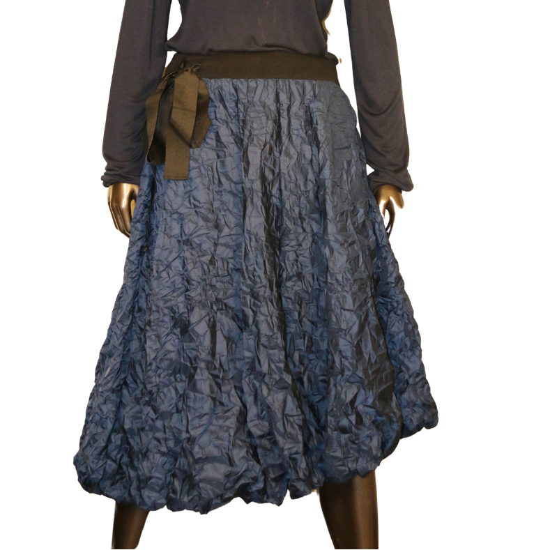 Asymmetrical Bubble Hem Skirt
This Kedziorek unbalanced bubble hem skirt has a sewn in knit lining and a full skirt with a thick knit drawstring waistband. The drawstring waist band is self tie with a thick ribbon with “Kedziorek” written on it that you can choose to wear to tie off to one side, or wear it so the tie is directly in the front. 100% Microfiber Hand wash cold Made in Europe
