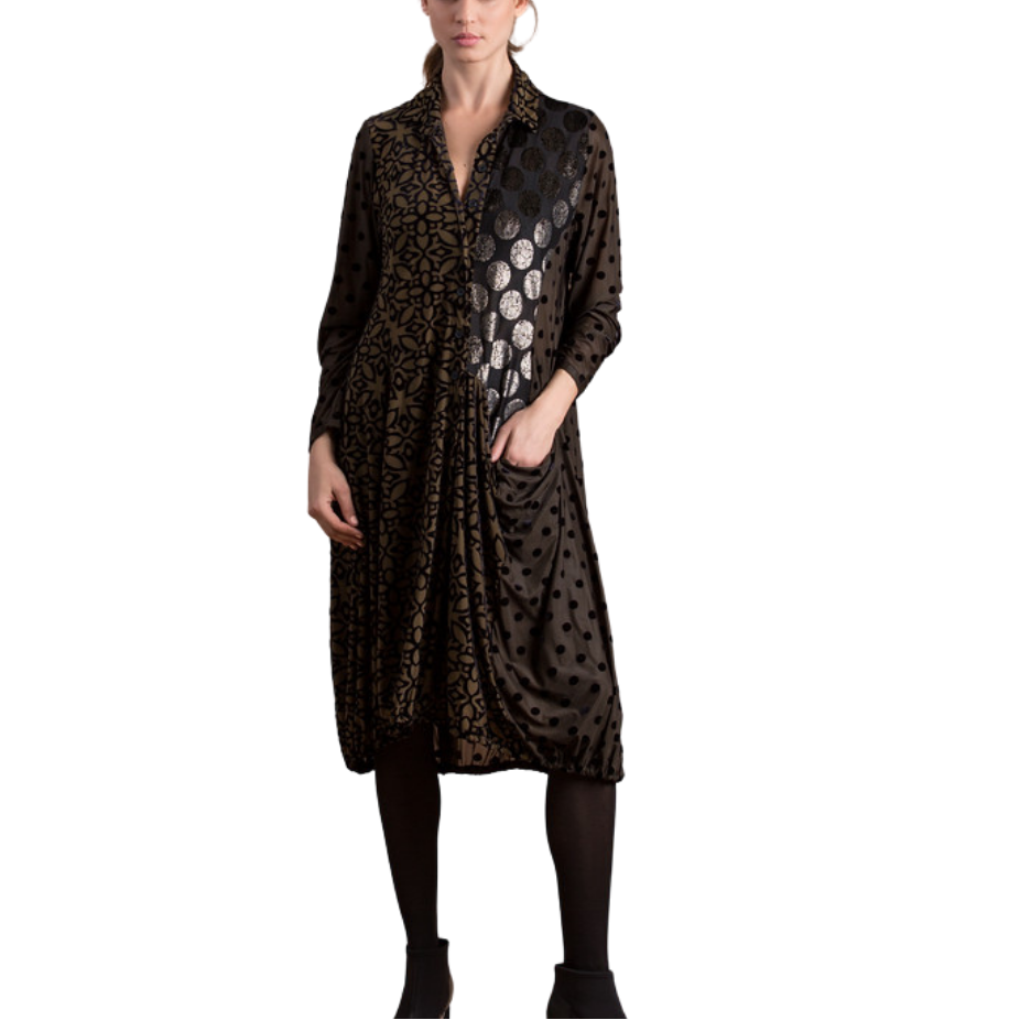 Sateen Mixed Print Shirt Dress
A classic Alembika silhouette, this style has a half button front body, with classic collar. Draped pocket at front side. Stand out in crinkle sateen in mixed prints of leopard and diamond. Long sleeves. Printed crinkle satin 100% Polyester Wash cold water, Hang to dry Made in Israel Style # AD410
Sateen Mixed Print Shirt Dress
This style has a half button front body, with classic collar. Draped pocket at front side. Stand out in crinkle sateen in mixed prints of leopard and d