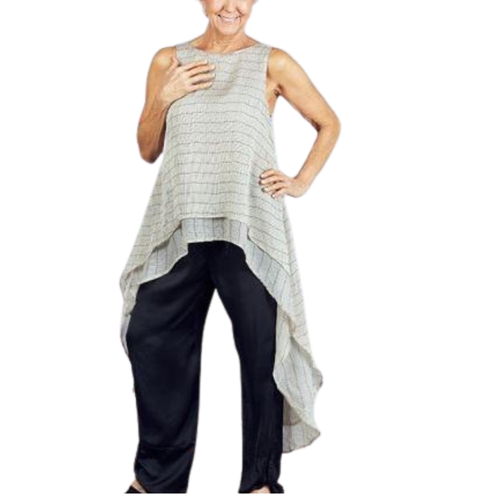 Totem Tunic Beige & Black Print
The ever-popular Totem Tunic is back for another season in an array of new colours, prints and fabrications. This flattering design features a double-layered cascading hemline which elongates the figure. • Round Neck• Sleeveless• Scooped high-low hem• Regular fit• Printed Design - beige/black Colour: Linear Front length 26.3" - 27.5" Back length 49.6" - 50.3" Material: 100% Polyester
Totem Tunic Beige & Black Print
Flattering design features a double-layered cascading hemline