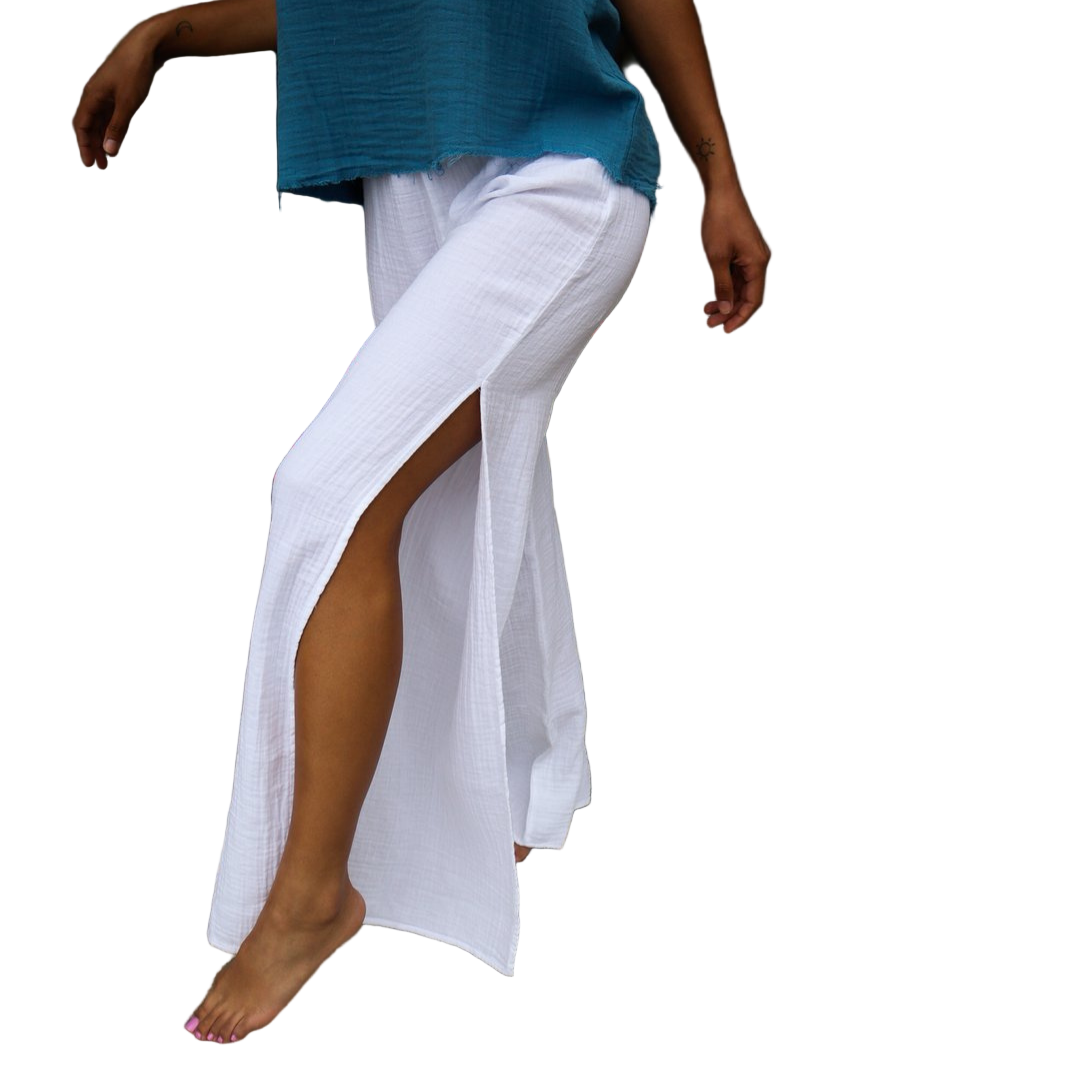 Cotton Side Slit Pant - White
A STARKx best seller and personal favorite. These pants are medium rise, have a skinny elastic waist for comfort and high side seam slits. Pair with heals, boots, tennis shoes and even barefoot. Tie the opening together at the ankle for a harem pant look. Medium rise Skinny elastic waist High seam slit 100% cotton gauze Machine wash cold water, Dry on low, Low iron
Cotton Side Slit Pant - White
These pants are medium rise, have a skinny elastic waist for comfort and high side s