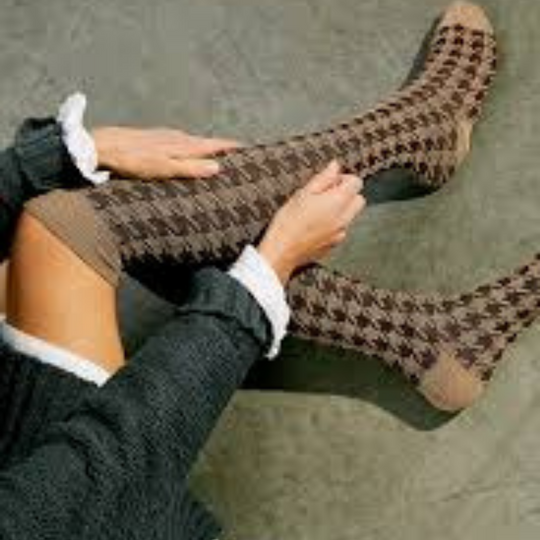 Hounds Tooth Over the Knee Sock - Tan/Brown
Preppy chic with a wink, these over-the-knee socks featured in a classic houndstooth print with a slim-fitting stretch fit and waffle-weave knit design. Wear them with loafers, boots, platforms, sneakers and heels. SIZE & FIT INFORMATION – One size, comfortably fits a US size 5-9 / EU size 35-40
Hounds Tooth Over the Knee Sock - Tan/Brown
Over-the-knee socks featured in a classic houndstooth print with a slim-fitting stretch fit and waffle-weave knit design.
HOUND