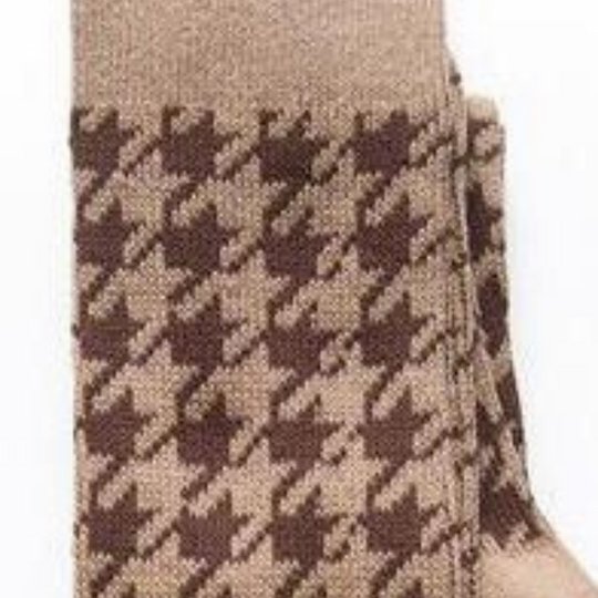 Hounds Tooth Over the Knee Sock - Tan/Brown
Preppy chic with a wink, these over-the-knee socks featured in a classic houndstooth print with a slim-fitting stretch fit and waffle-weave knit design. Wear them with loafers, boots, platforms, sneakers and heels. SIZE & FIT INFORMATION – One size, comfortably fits a US size 5-9 / EU size 35-40
Hounds Tooth Over the Knee Sock - Tan/Brown
Over-the-knee socks featured in a classic houndstooth print with a slim-fitting stretch fit and waffle-weave knit design.
HOUND