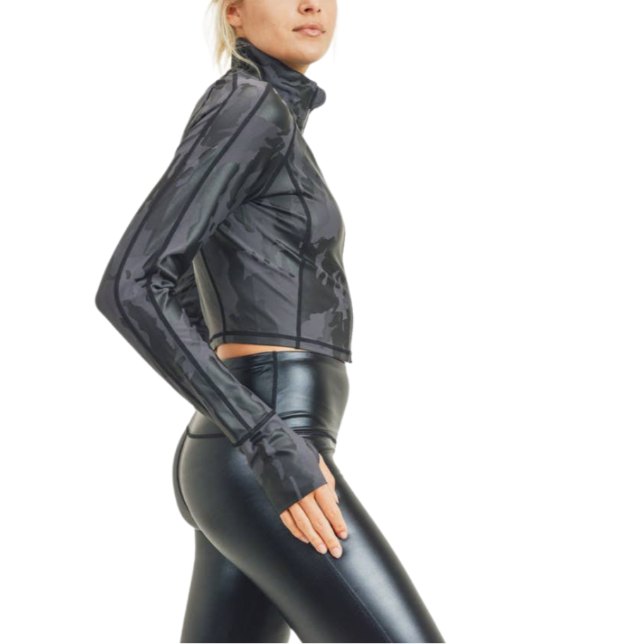 Camo Foil Cropped Raglan Jacket
Our Camo Foil print is a continuous best-seller, and so we decided to create this cropped jacket using the Mono B exclusive print. It features a high neckline, raglan long sleeves with thumbholes, side seam paneling for a streamlined silhouette, and zipper closure. 82% polyester, 18% spandex. Moisture-wicking. Four-way stretch. Imported: CN
Camo Foil Cropped Raglan Jacket
Camo Foil print jacket has high neckline, raglan long sleeves with thumbholes, side seam paneling for a s