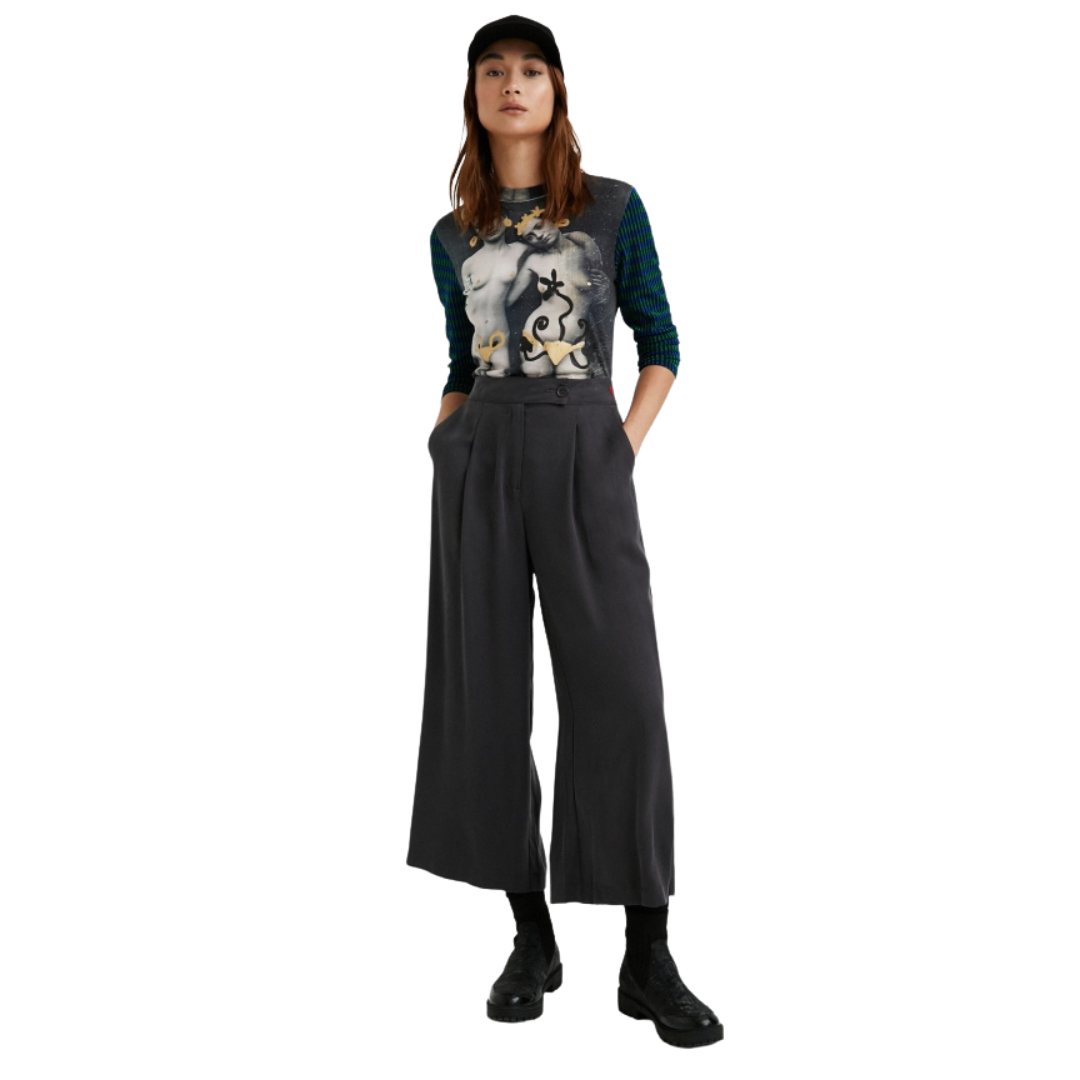 Madison 2 Pocket Palazzo Pants
Desigual Madison trousers dark grey These high-waisted palazzo trousers in an elegant flat colour are made from 100% Lyocell, which is one of the leading fabrics in the field of sustainability. Details: Zip and button fastening Two pockets﻿ High rise Tweezer Long trousers 100% Lyocell Do not bleach, do not iron hot, do not dry clean, do not tumble dry
Madison 2 Pocket Palazzo Pants
Madison trousers dark grey high-waisted palazzo length zip & button fastening. Two pockets high