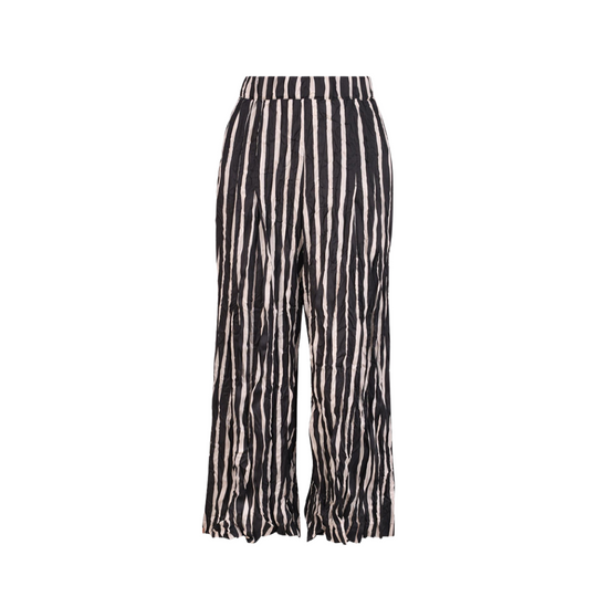 Striped Crinkle Pants - Black
Softly crinkled satin takes to stripes beautifully... and travels well, too. Effortless pull-ons with a roomy straight leg. Easy all-around stretch waist, stitched-down pleat detail and angled side pockets. 100% polyester Hand wash, line dry Designed & made in Israel Suze 2 (US 8 - 10) Style: SP508B-BLACK Also in Turquoise Made to match: Fantasia Tunic Top & Brave+True General White Shirt
Striped Crinkle Pants - Black
Crinkled satin pull-on pants have roomy straight leg, effort