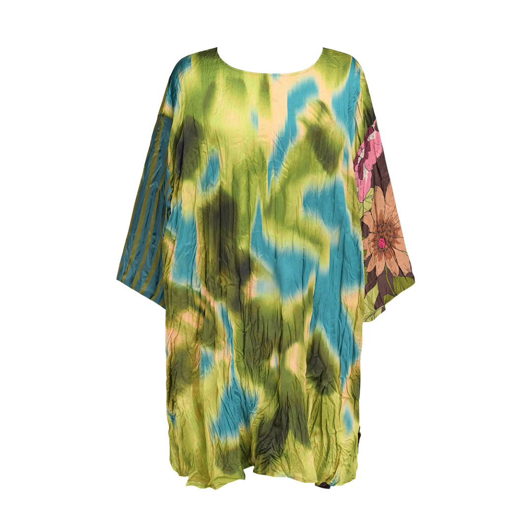 Fantasia Tunic Top - Turquoise
A dreamy mix of exclusive prints adds a refreshing vibe to our relaxed tunic. Soft crinkled satin top with jersey knit back has scoop neck, drop shoulders, three-quarter dolman sleeves and a curved side-slit hem. Alembika S (US 8-12) 78% polyester + 20% viscose + 2% elastane Hand wash, line dry Designed & made in Israel Style: ST417A-AQUAMARINE Styled with: Striped Crinkle Pants,
Fantasia Tunic Top - Turquoise
Soft crinkled satin top with jersey knit back has scoop neck, drop